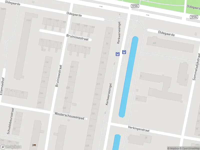 Ambulance met grote spoed naar de Kerkwervesingel in Rotterdam