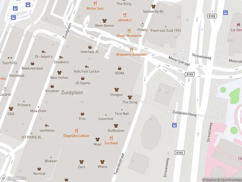 Ambulance met gepaste spoed naar de Zuidplein Hoog in Rotterdam