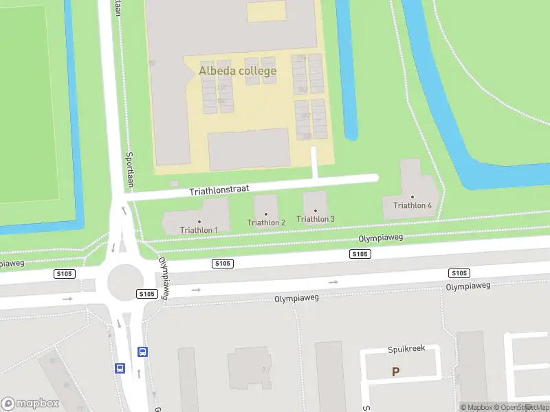 Ambulance met grote spoed naar de Triathlonstraat in Rotterdam