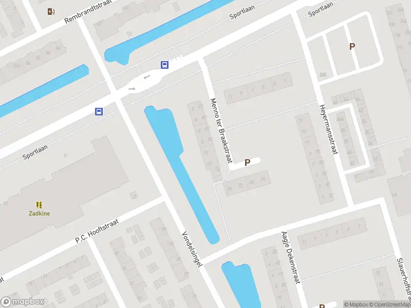 Ambulance met grote spoed naar de Menno ter Braakstraat in Spijkenisse