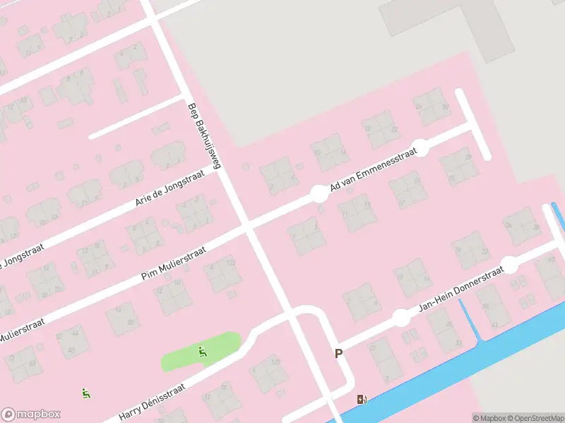 Ambulance met grote spoed naar de Ad van Emmenesstraat in 's-Gravenhage