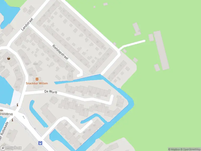 Ambulance met grote spoed naar de Kwekerijstraat in Rotterdam