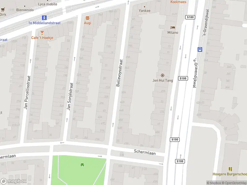 Ambulance met grote spoed naar de Bellevoysstraat in Rotterdam