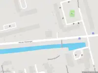 Ambulance met grote spoed naar de Van der Slootsingel in Delft
