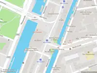 Ambulance met grote spoed naar de Marnixplein in Amsterdam