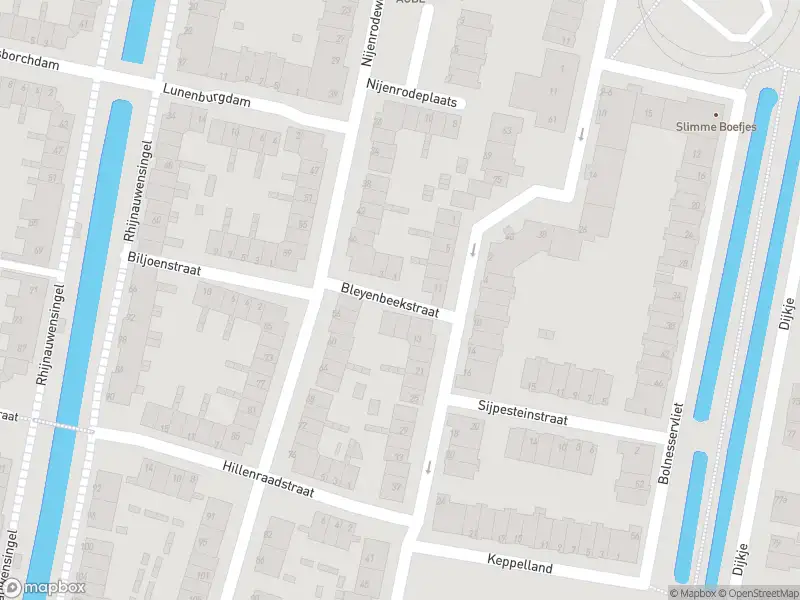 Ambulance met grote spoed naar de Bleyenbeekstraat in Rotterdam
