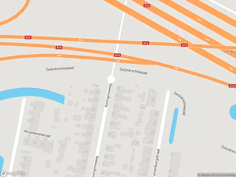 Ambulance met grote spoed naar de Koninginneweg in Rotterdam