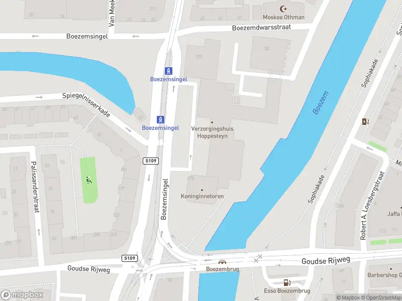 Ambulance met grote spoed naar de Boezemsingel in Rotterdam