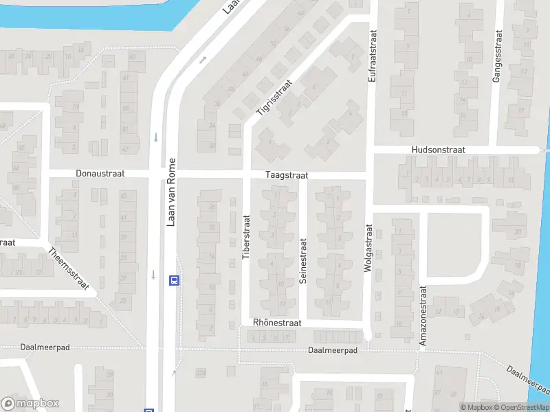 Ambulance met grote spoed naar de Tiberstraat in Alkmaar
