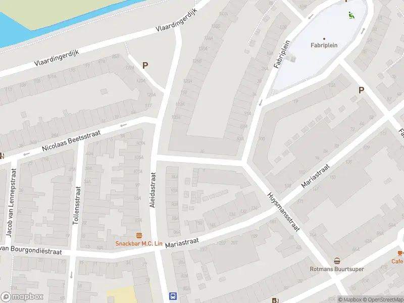 Ambulance met gepaste spoed naar de Van der Elststraat in Schiedam