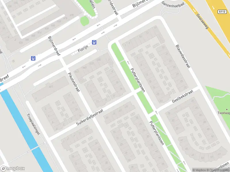Ambulance met gepaste spoed naar de Pikoletstraat in Amsterdam