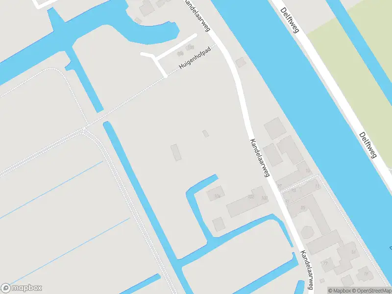 Ambulance met grote spoed naar de Kandelaarweg in Rotterdam