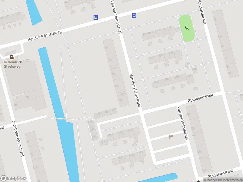 Ambulance met grote spoed naar de Van der Helmstraat in Rotterdam