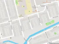 Ambulance met grote spoed naar de Nasserstraat in Delft
