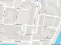 Ambulance met gepaste spoed naar de Boezemstraat in Rotterdam
