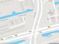 Ambulance met grote spoed naar de Raad van Europalaan in Delft