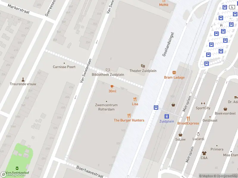 Ambulance met gepaste spoed naar de Annie M. G. Schmidtplein in Rotterdam