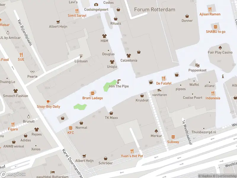 Ambulance met grote spoed naar de Binnenwegplein in Rotterdam