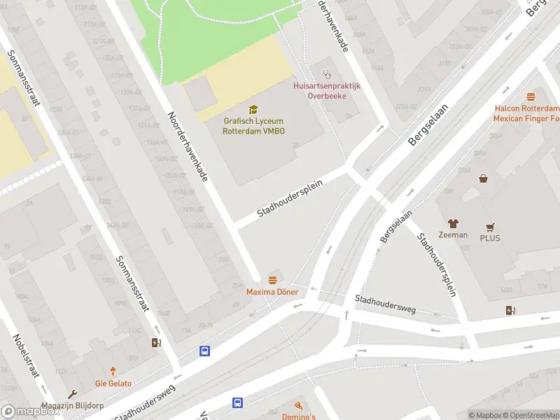 Ambulance met grote spoed naar de Stadhoudersplein in Rotterdam