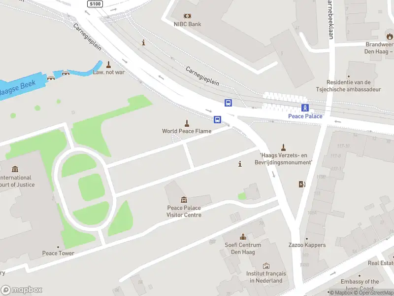 Ambulance met grote spoed naar de Carnegieplein in 's-Gravenhage