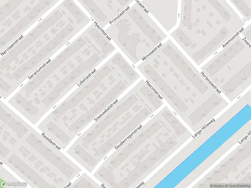 Ambulance met gepaste spoed naar de Sneeuwbalstraat in Rotterdam