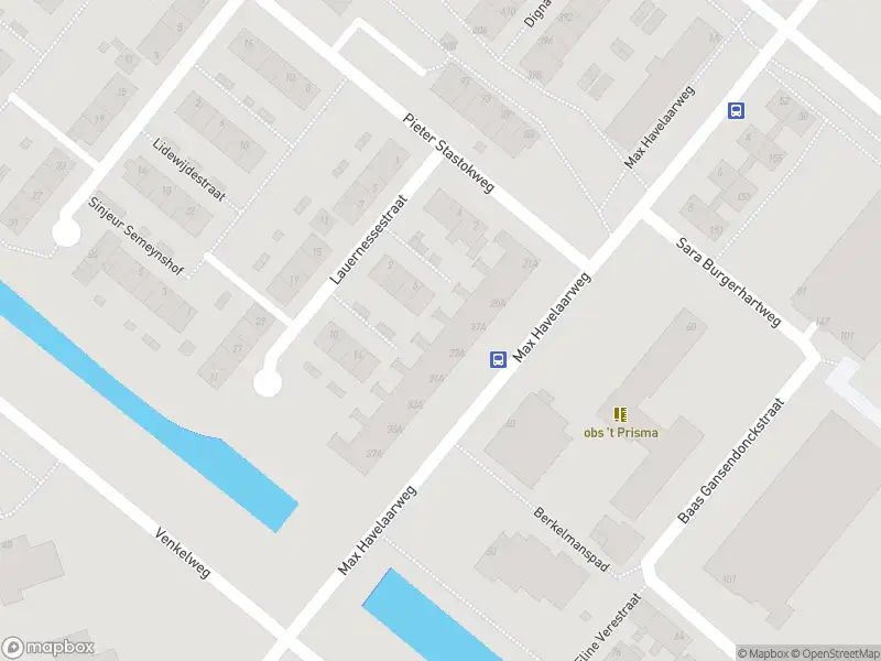 Ambulance met gepaste spoed naar de Max Havelaarweg in Hoogvliet Rotterdam