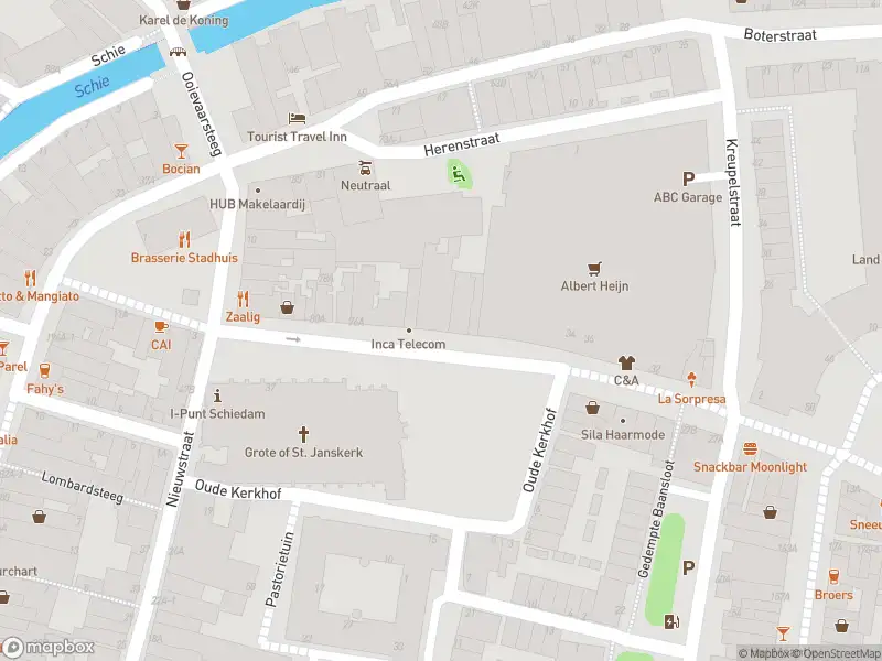 Ambulance met grote spoed naar de Lange Kerkstraat in Schiedam