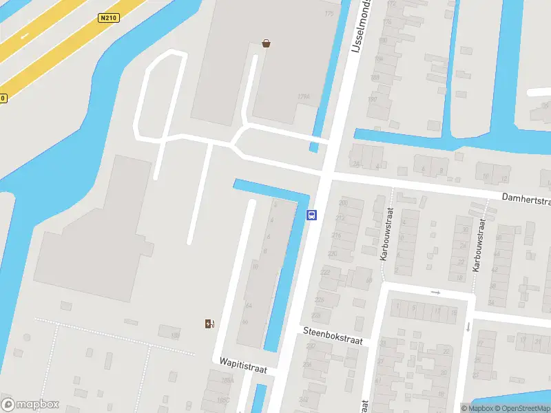 Ambulance met gepaste spoed naar de Wapitistraat in Rotterdam
