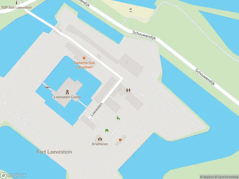 Ambulance met grote spoed naar de Loevestein in Poederoijen