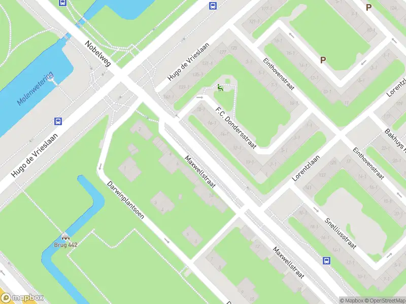 Ambulance met grote spoed naar de Maxwellstraat in Amsterdam
