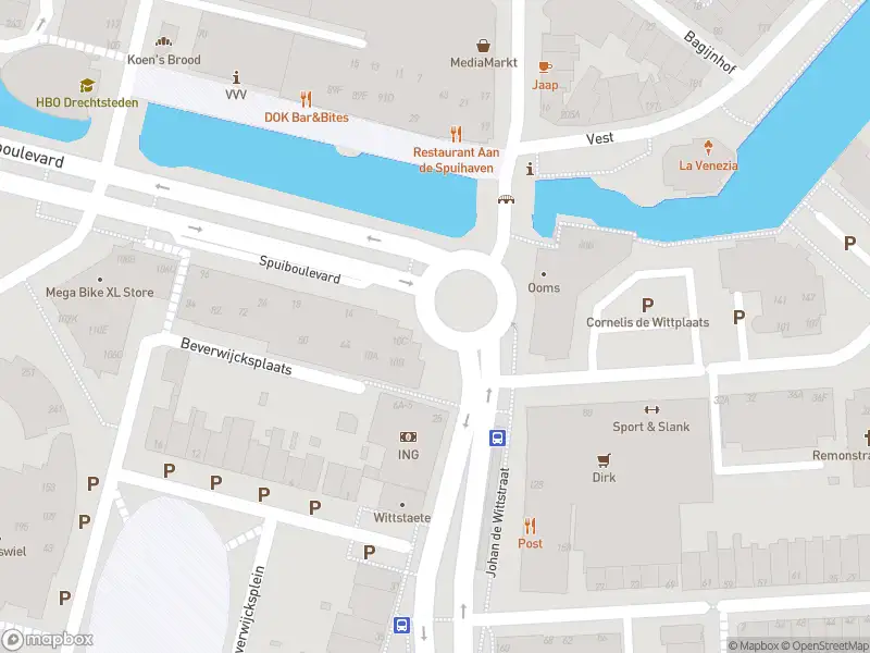 Ambulance met gepaste spoed naar de Johan de Wittstraat in Dordrecht
