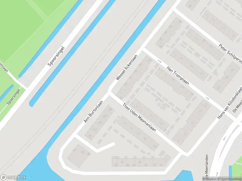 Ambulance met grote spoed naar de Wessel Ilckenlaan in Beverwijk