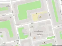 Ambulance met grote spoed naar de Obiplein in Amsterdam