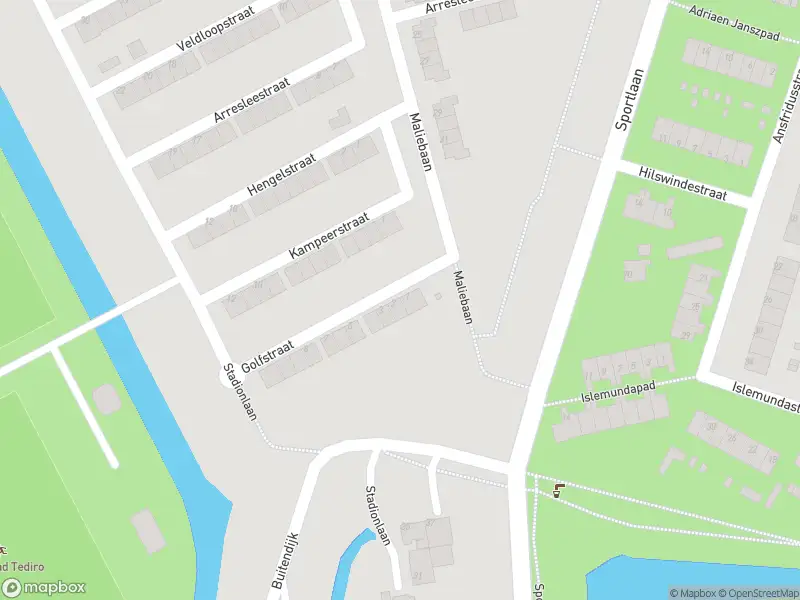 Ambulance met gepaste spoed naar de Golfstraat in Rotterdam
