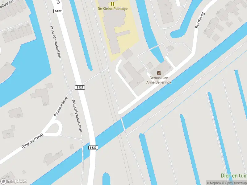 Ambulance met gepaste spoed naar de Bermeinde in Rotterdam