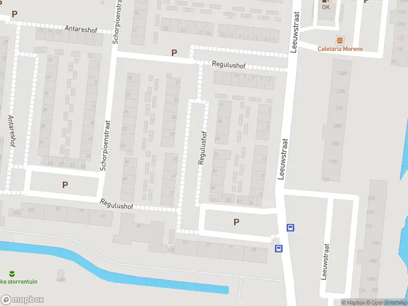 Ambulance met grote spoed naar de Regulushof in Dordrecht