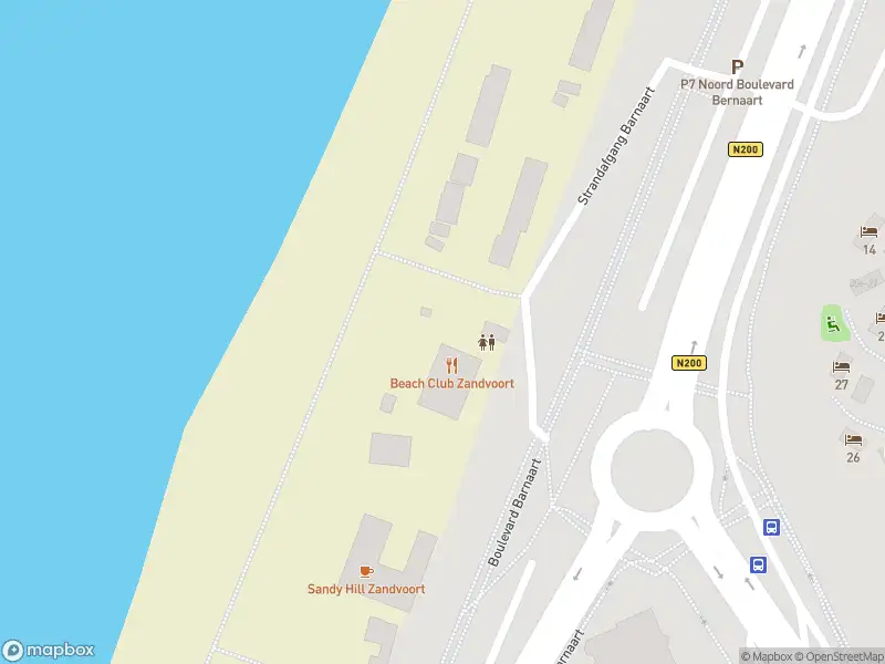 Ambulance naar de Strandafgang Barnaart in Zandvoort vanwege ongeval met letsel