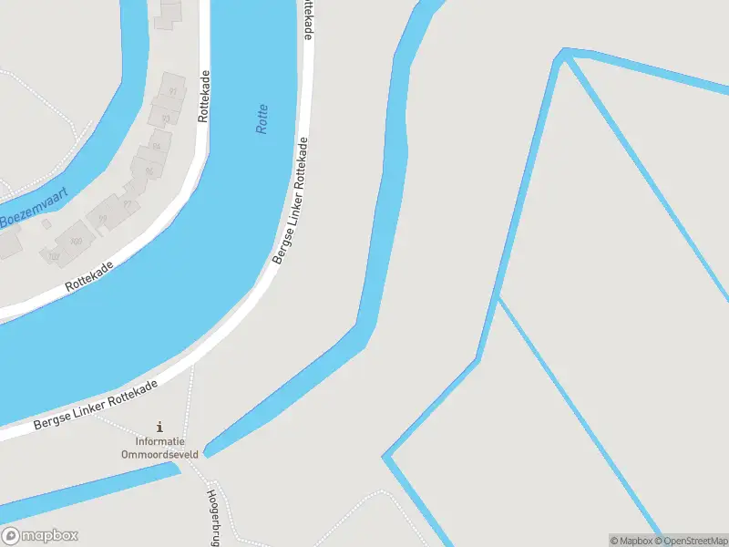 Ambulance met gepaste spoed naar de Bergse Linker Rottekade in Rotterdam