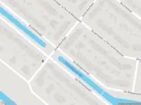 Ambulance met grote spoed naar de Van Ballegooijsingel in Rotterdam