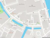 Ambulance met gepaste spoed naar de Danzigerbocht in Amsterdam