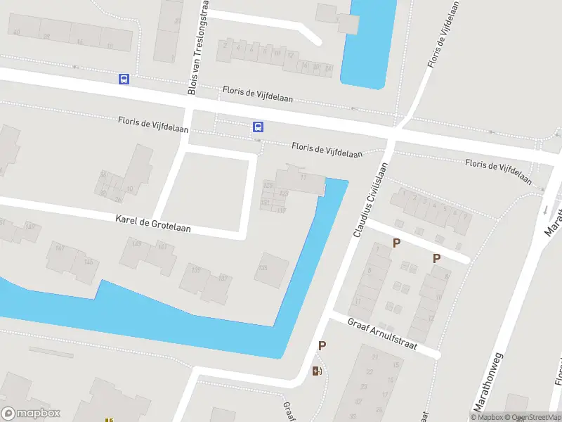 Ambulance met grote spoed naar de Karel de Grotelaan in Vlaardingen