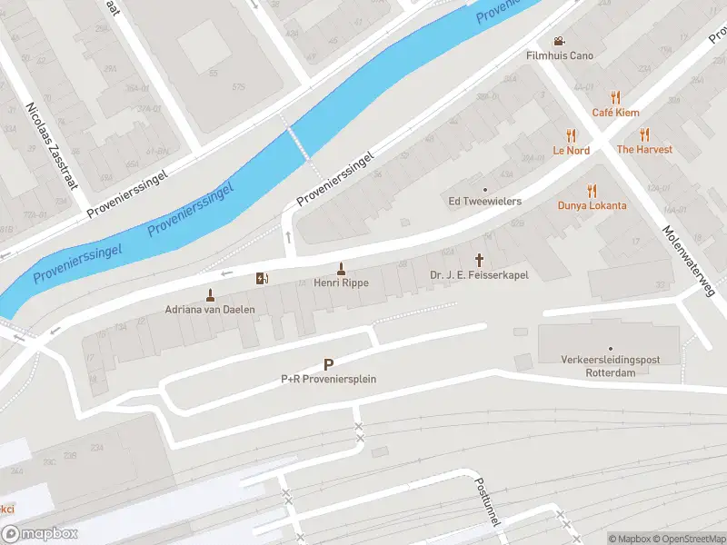 Ambulance met grote spoed naar de Proveniersstraat in Rotterdam