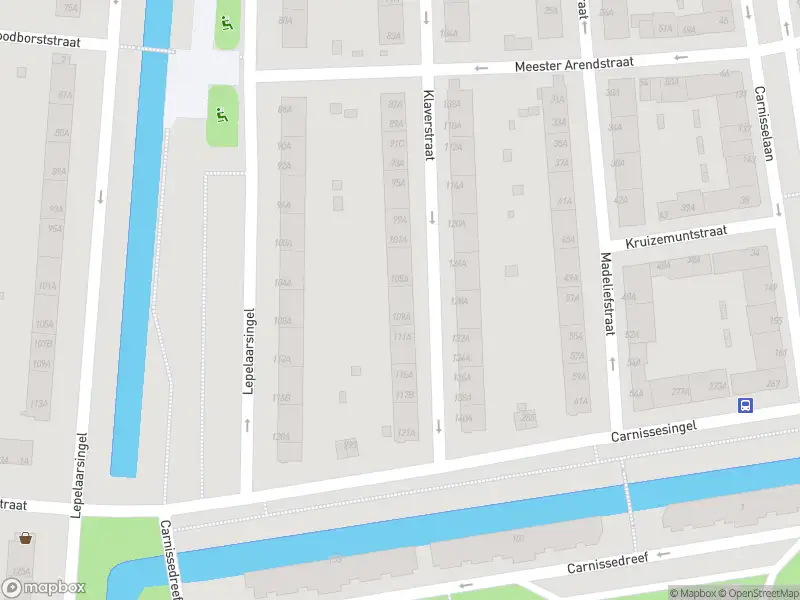 Ambulance met grote spoed naar de Klaverstraat in Rotterdam