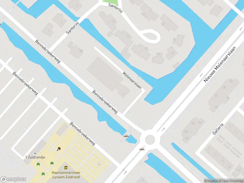 Ambulance naar de Molenaarslaan in Hoofddorp vanwege ongeval met letsel