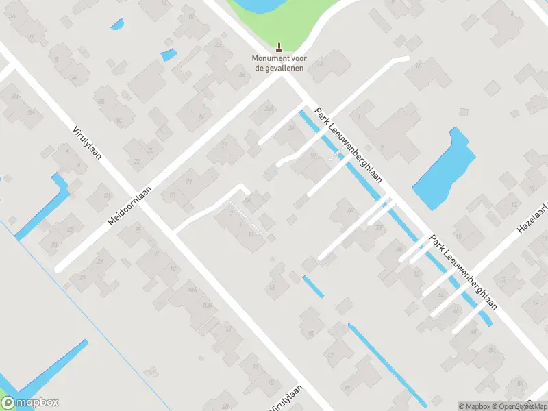 Ambulance met grote spoed naar de Park Leeuwenberghlaan in Leidschendam