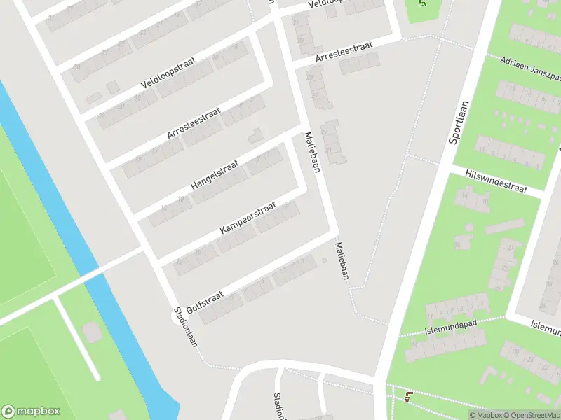 Ambulance met grote spoed naar de Kampeerstraat in Rotterdam