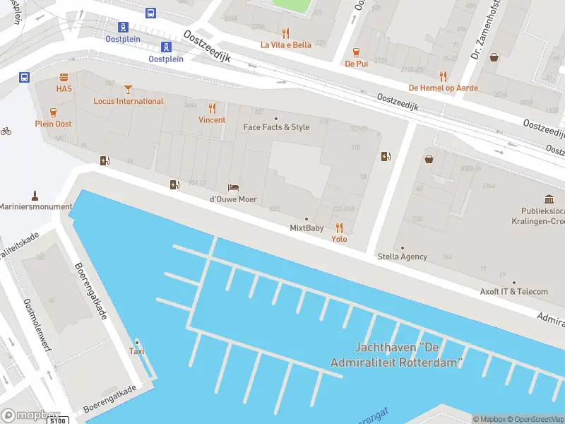 Ambulance met grote spoed naar de Admiraliteitskade in Rotterdam