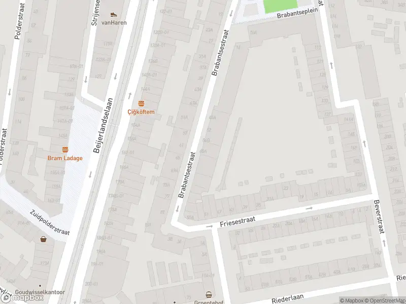 Ambulance met grote spoed naar de Brabantsestraat in Rotterdam