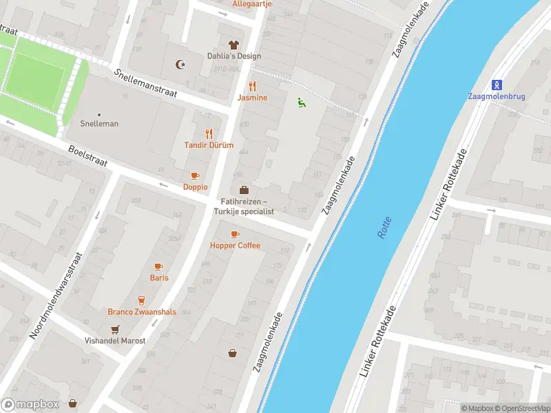 Ambulance met grote spoed naar de Woelwijkstraat in Rotterdam