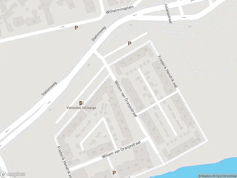Brandweer met grote spoed naar de Willem van Oranjestraat in Geertruidenberg vanwege voertuigbrand